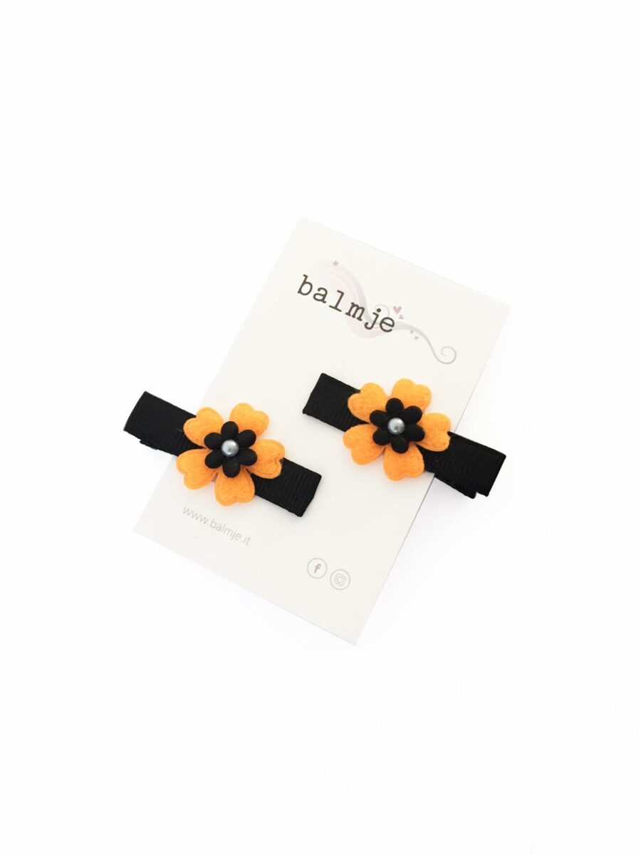 mollettina-con-applicazione-doppio-fiore-arancione-base-nero-balmje